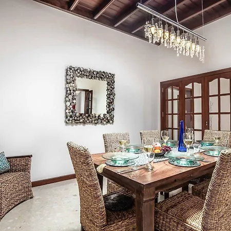Palacio Villa Puerto Calero